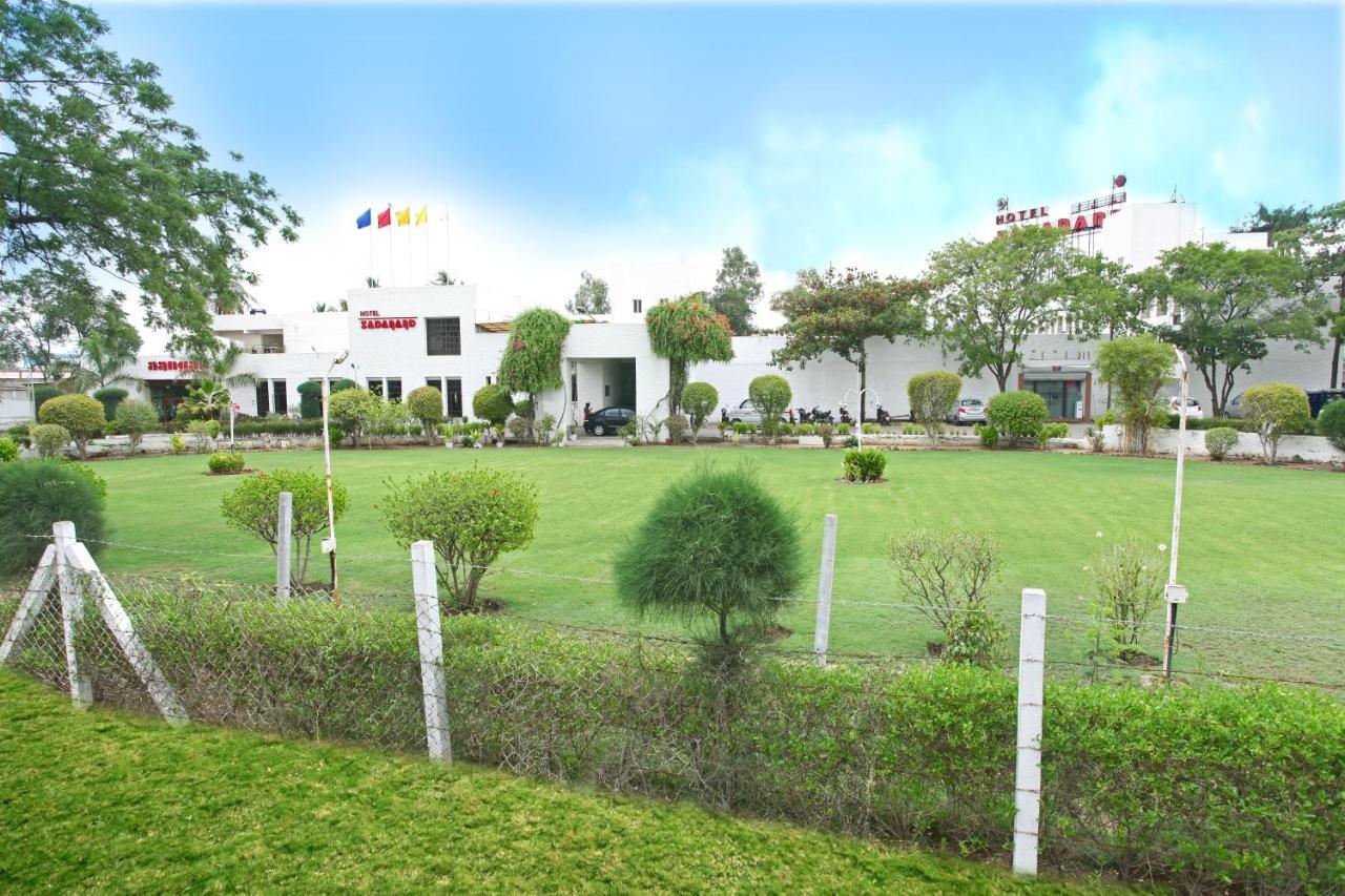 Chryso Hotels Pvt Ltd Ankleshwar Buitenkant foto