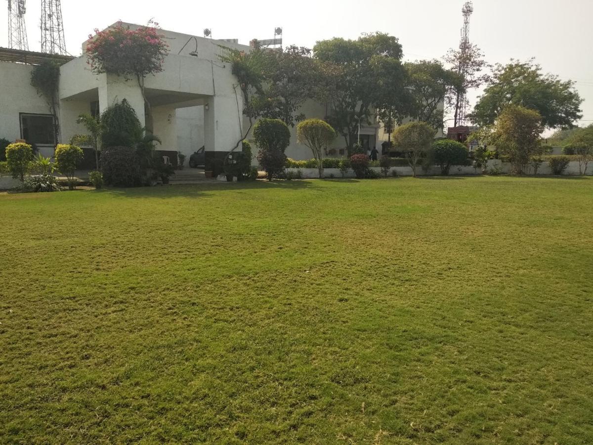 Chryso Hotels Pvt Ltd Ankleshwar Buitenkant foto