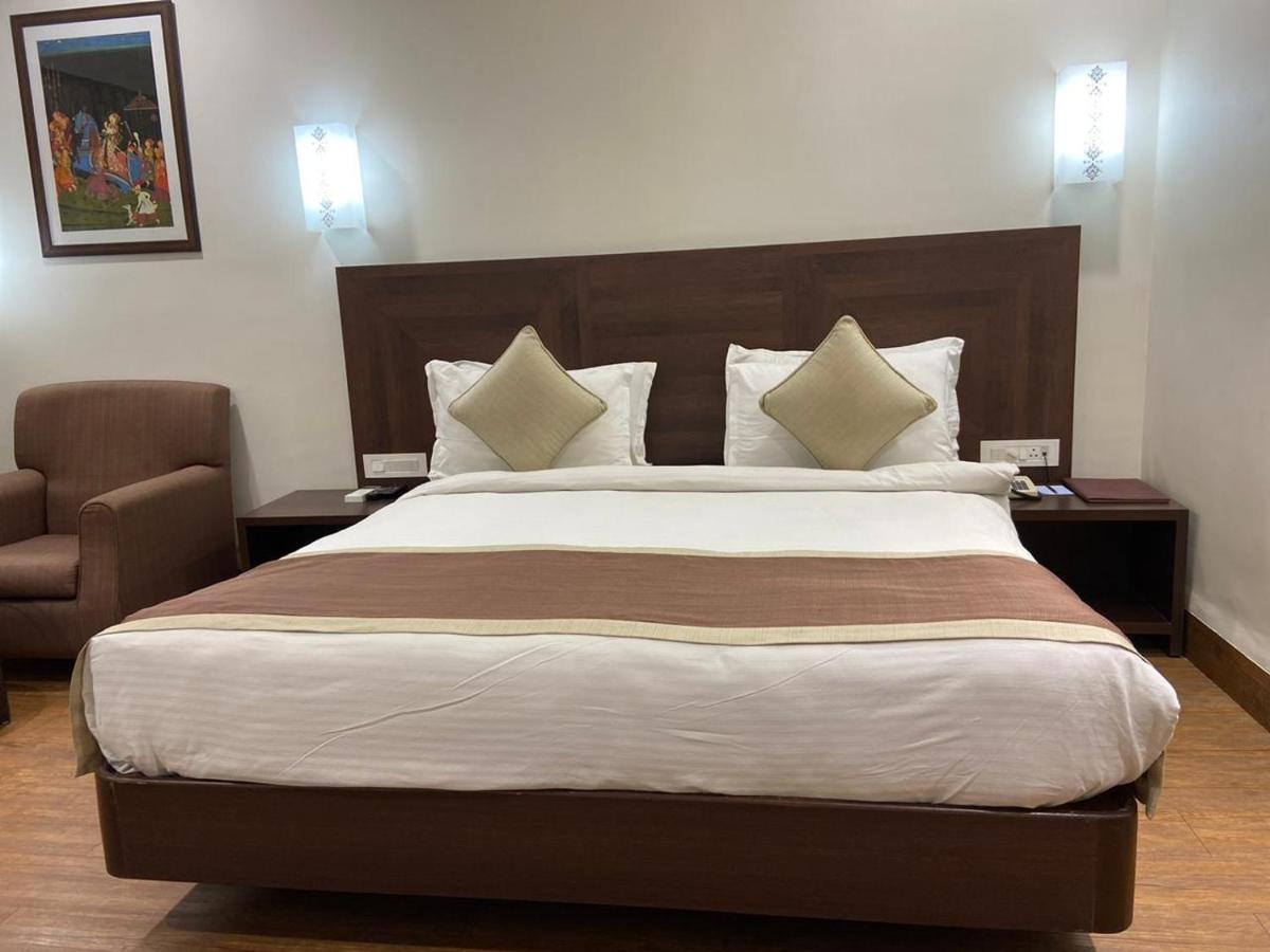 Chryso Hotels Pvt Ltd Ankleshwar Buitenkant foto