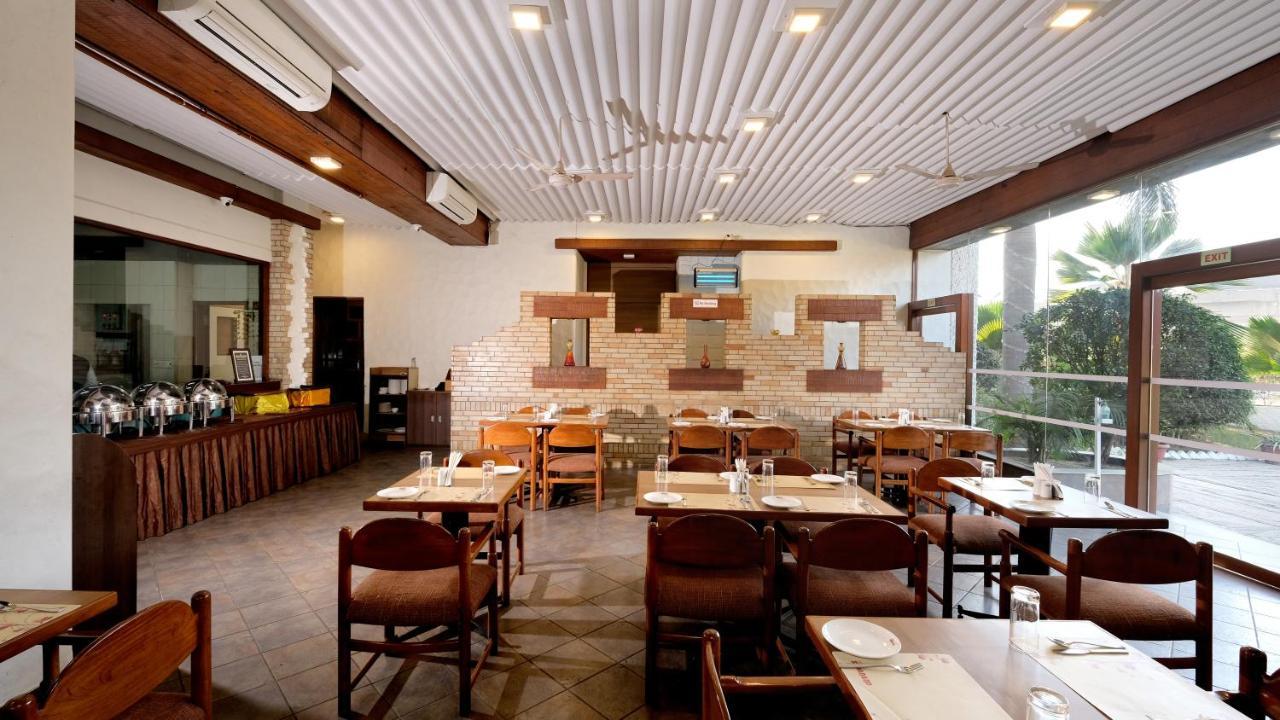 Chryso Hotels Pvt Ltd Ankleshwar Buitenkant foto