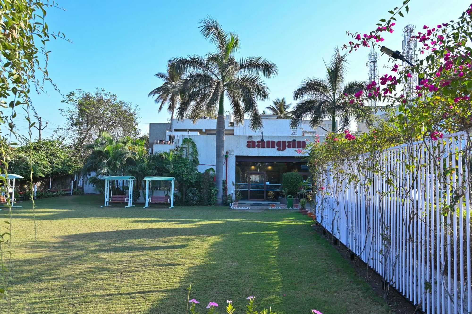Chryso Hotels Pvt Ltd Ankleshwar Buitenkant foto