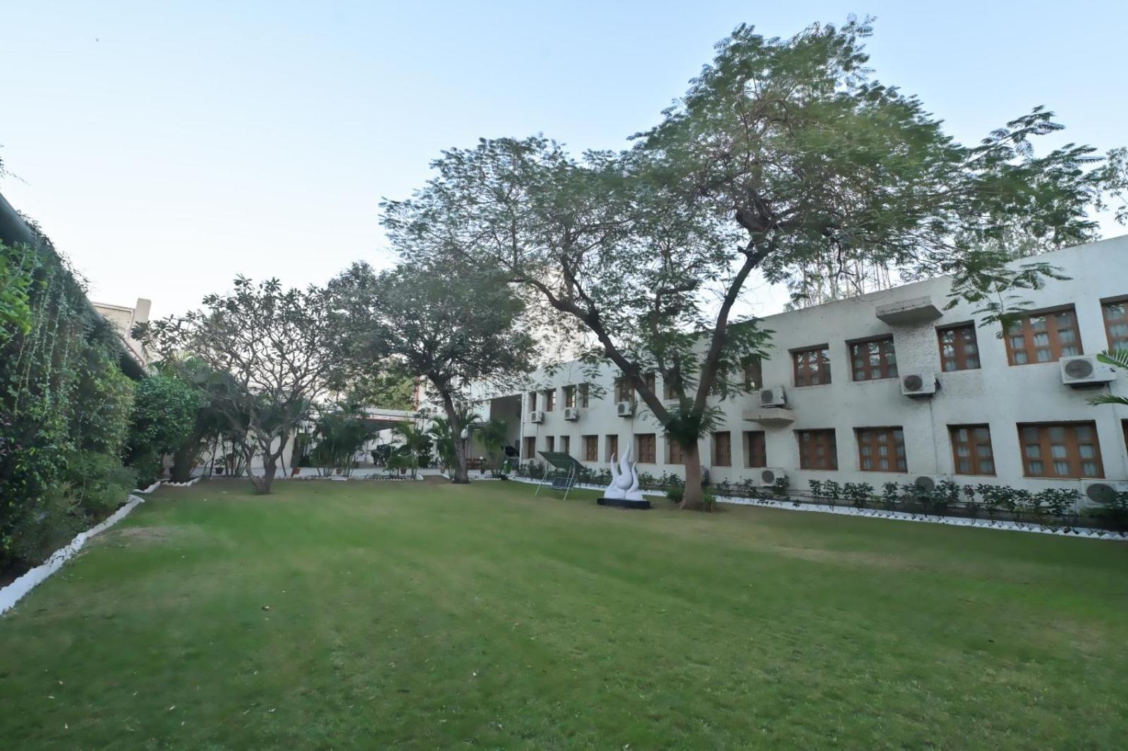 Chryso Hotels Pvt Ltd Ankleshwar Buitenkant foto
