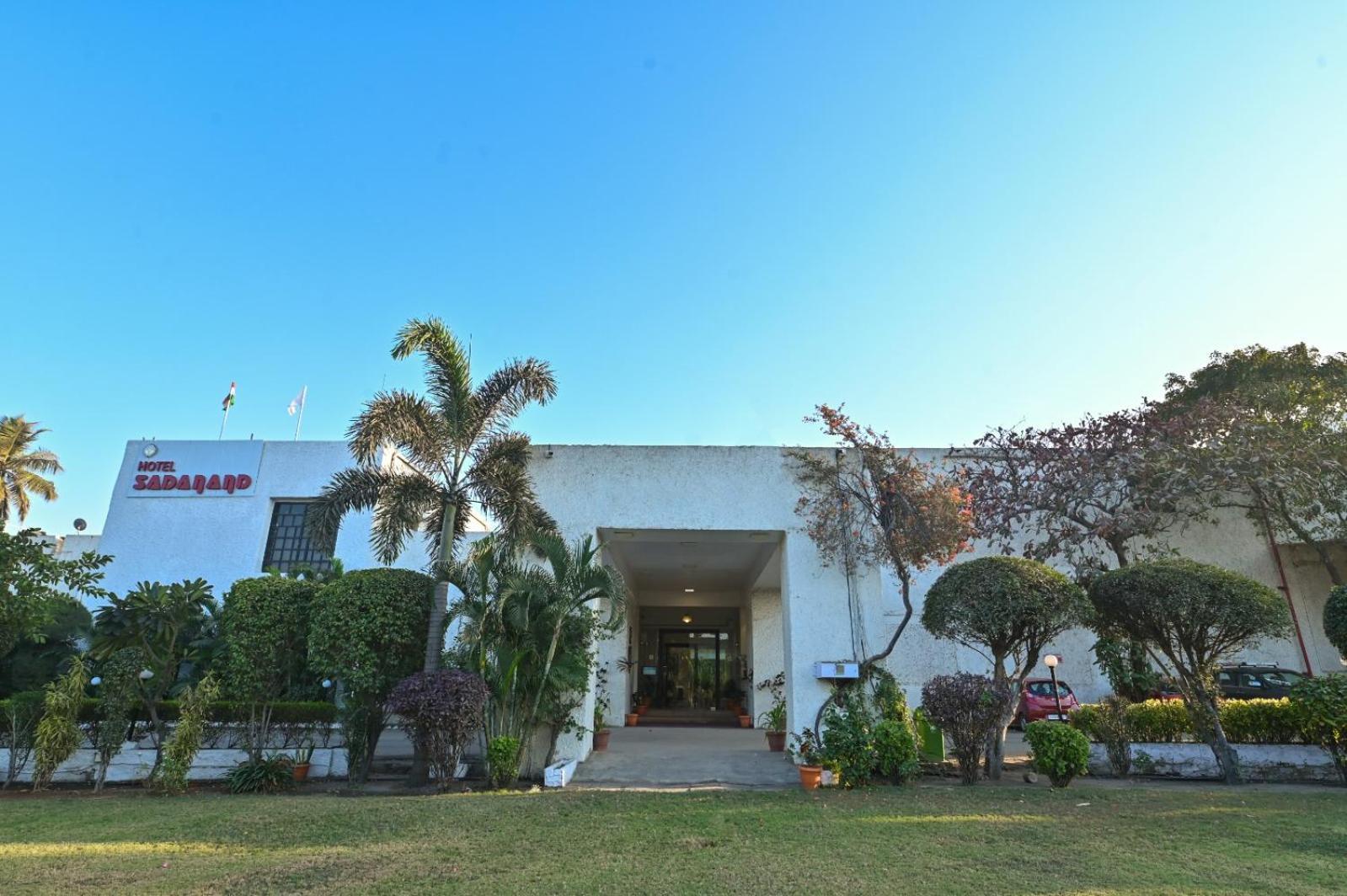 Chryso Hotels Pvt Ltd Ankleshwar Buitenkant foto