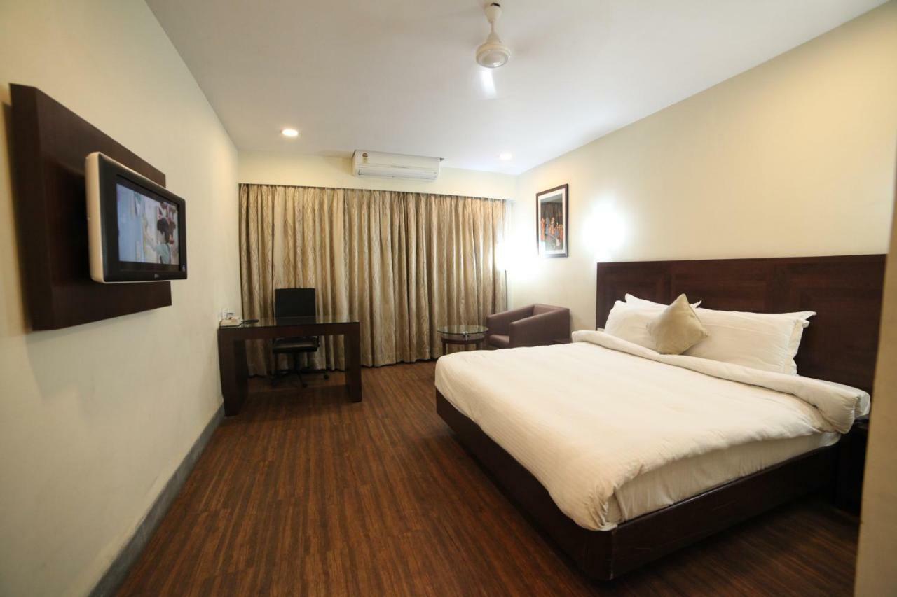 Chryso Hotels Pvt Ltd Ankleshwar Buitenkant foto